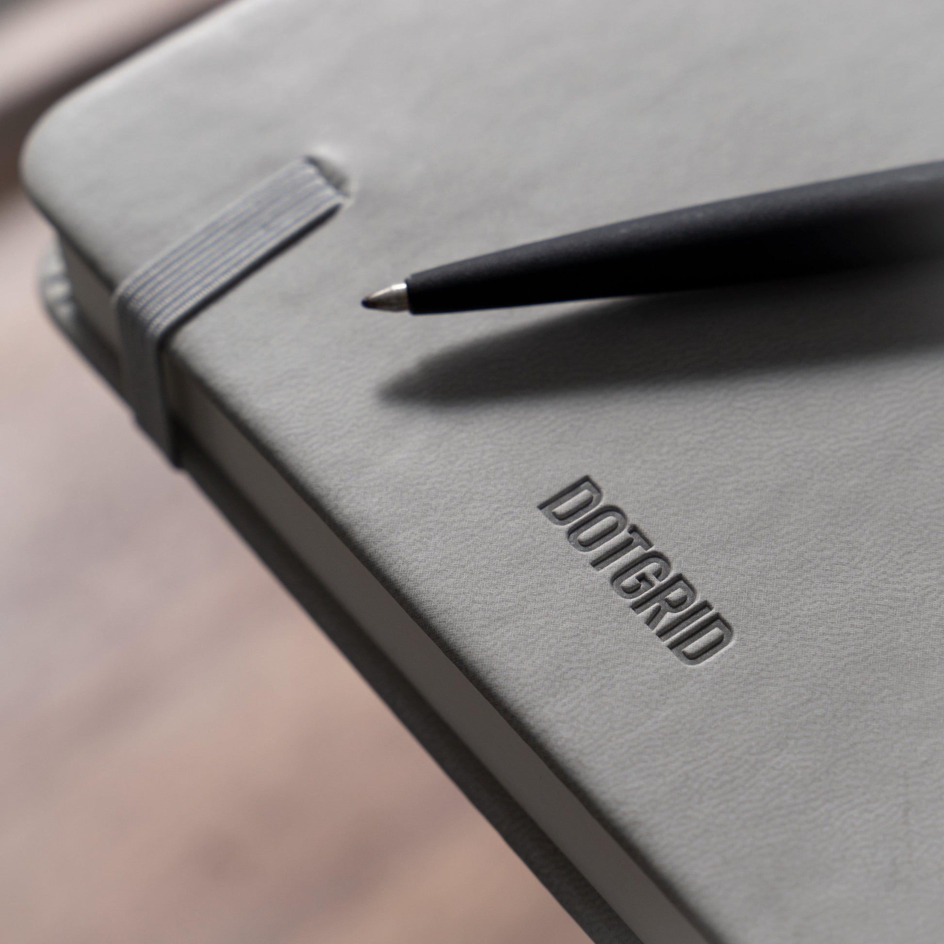 Yop & Tom Dot Grid Journal - Hummingbird - A5 notebook with extra thick paper (160 g/m²) and flat binding - Bullet Grid Journal - Deep Ocean Yop & Tom Dot Grid Journal - Hummingbird - A5 notebook with extra thick paper (160 g/m²) and flat binding - Bullet Grid Journal - Deep Ocean